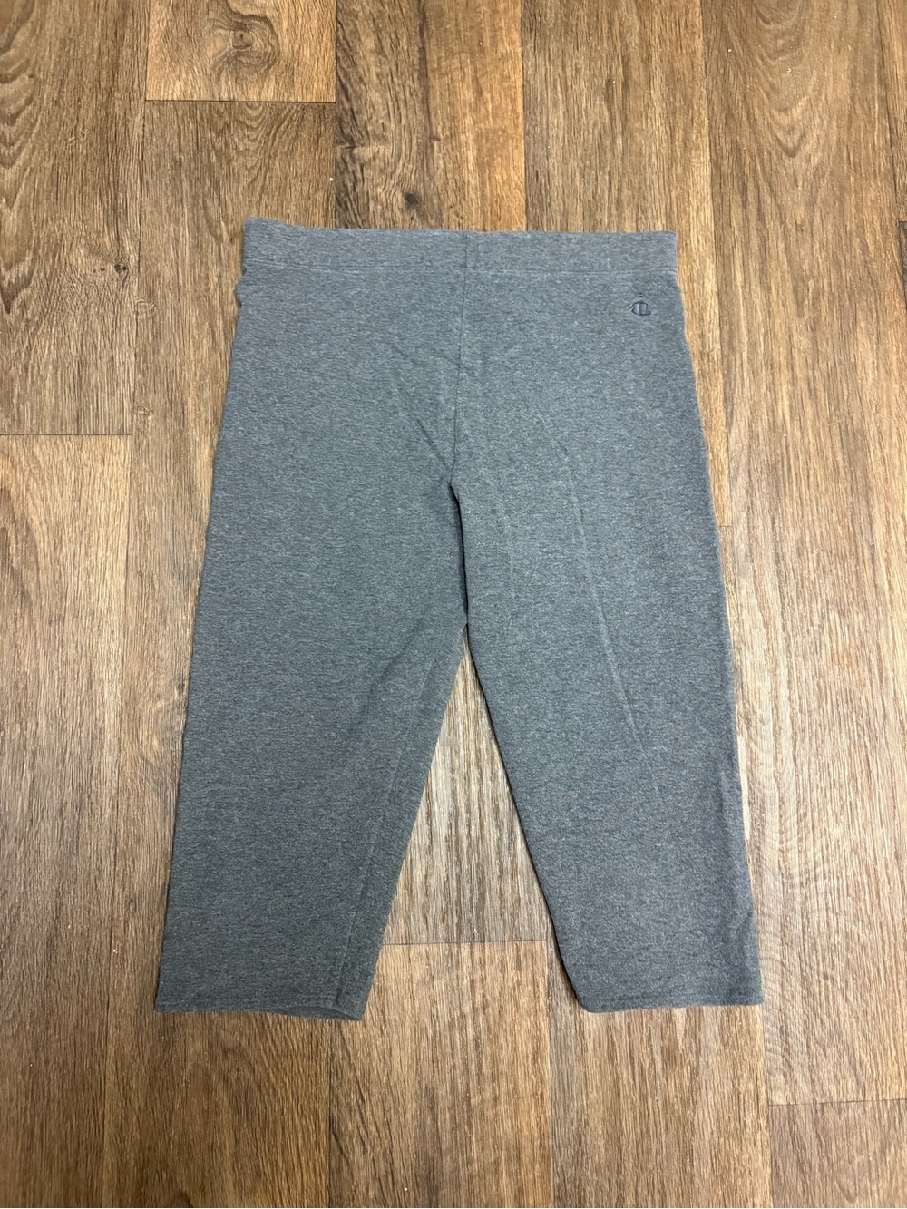 Jockey Gray Women's stretch capri leggings size XL.